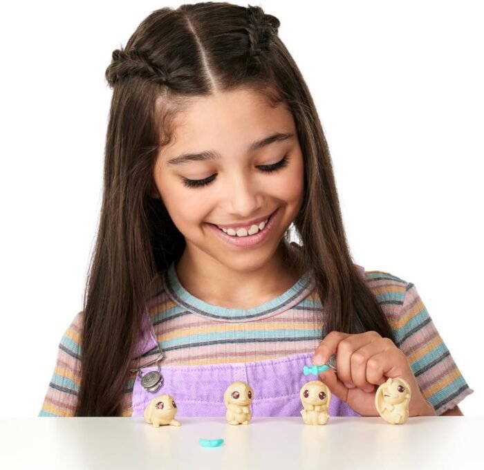 Little Live Pets - Mama Surprise Minis. Feed and Nurture a Lil' Bunny Inside Their Hutch so she can be a Mama. She has 2, 3, or 4 Babies with Surprise Accessories to Dress Up The Babies