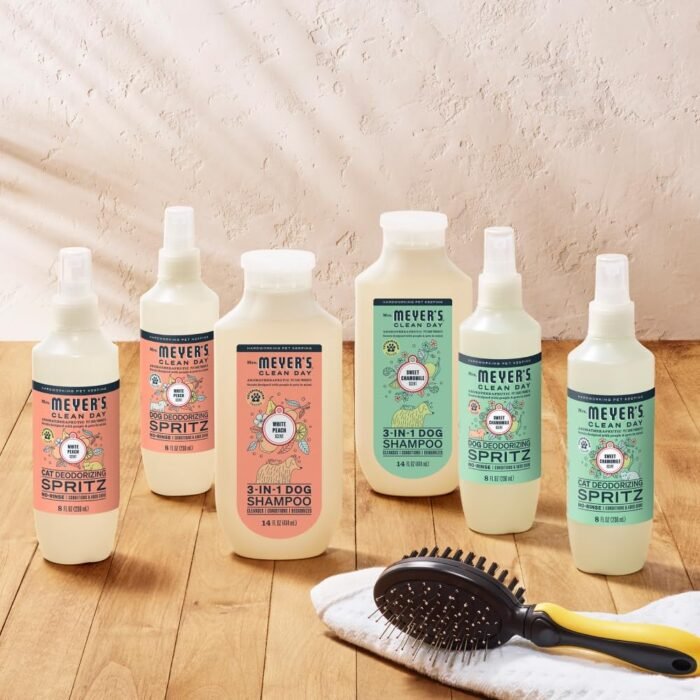 MRS. MEYER'S CLEAN DAY Dog Deodorizing Spray, White Peach Scent, 8oz